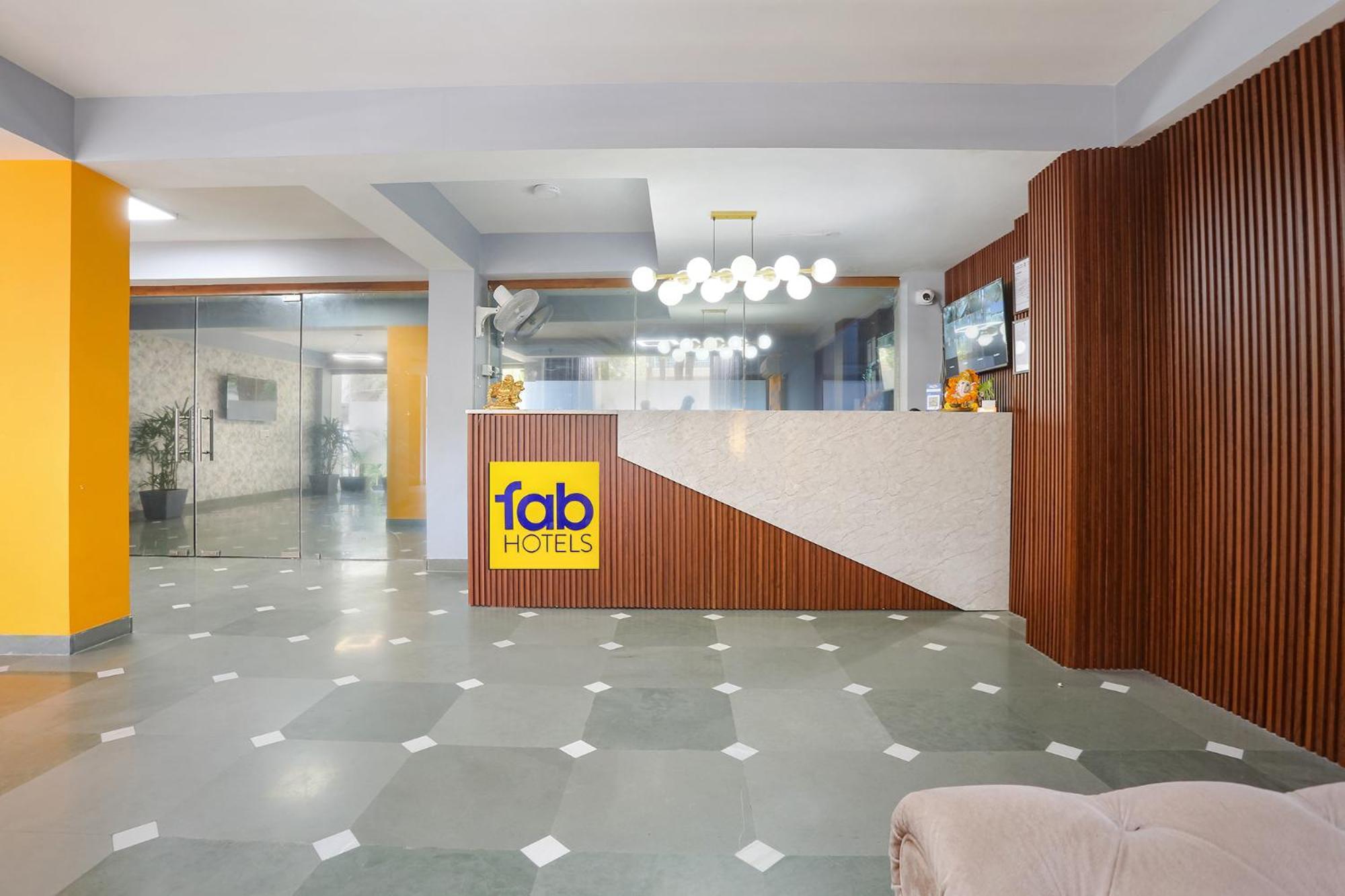 Fabhotel New Journey Hospitality グルガウン エクステリア 写真
