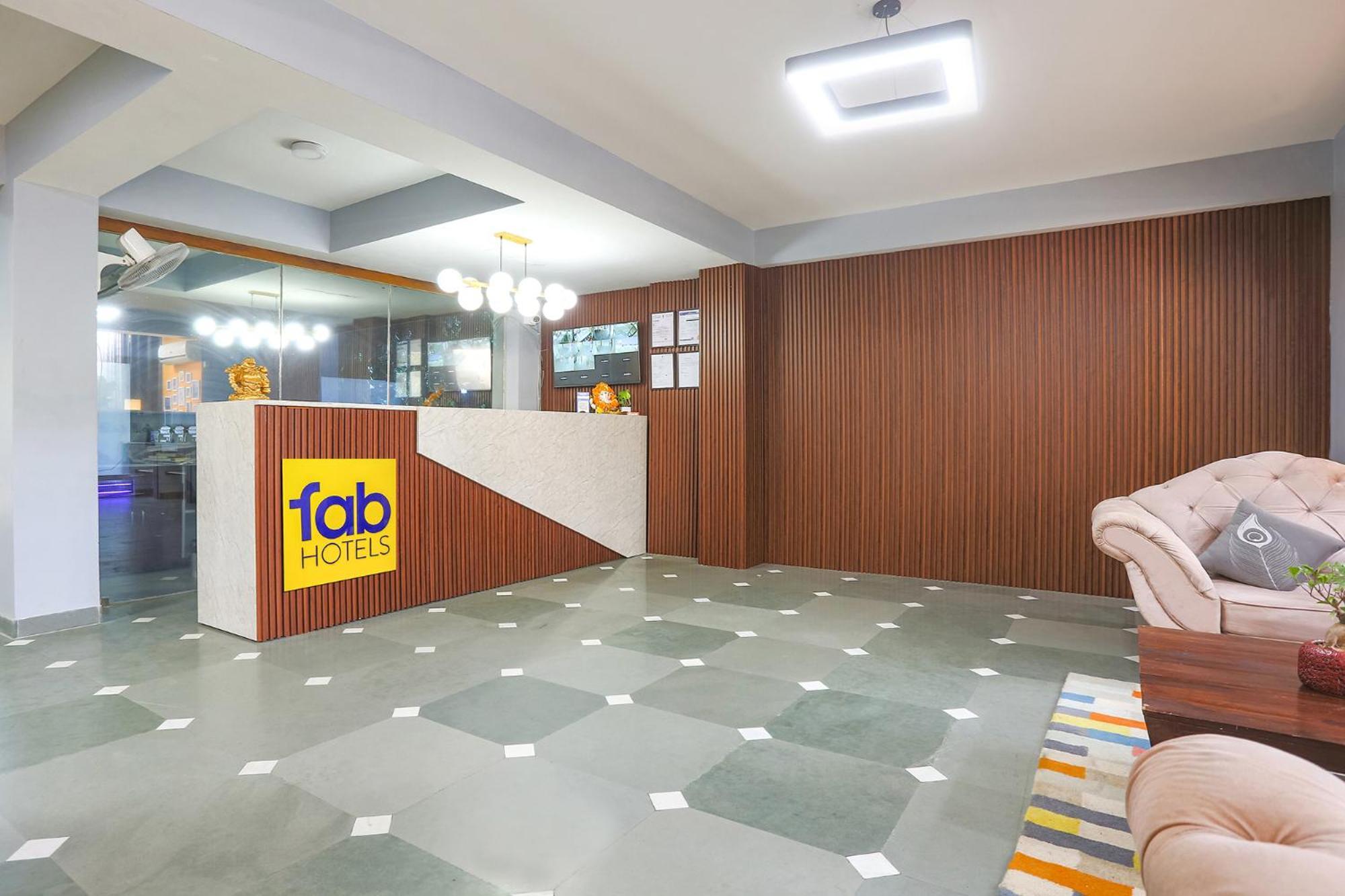 Fabhotel New Journey Hospitality グルガウン エクステリア 写真